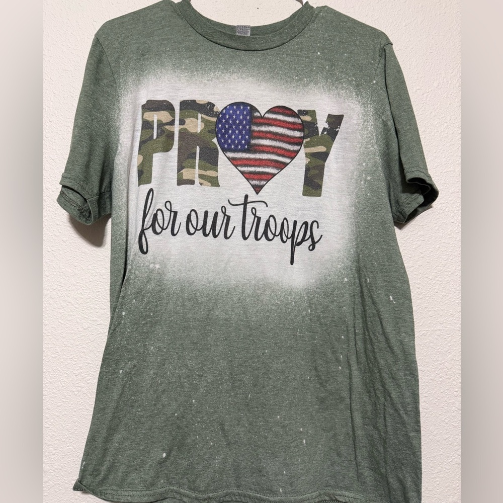 Gildan Green Women Adult Tee with Patriotic Heart Design